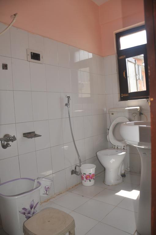 Hotel Azad Durgjan Værelse billede