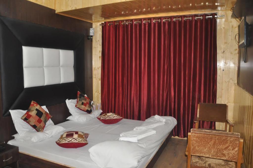 Hotel Azad Durgjan Eksteriør billede